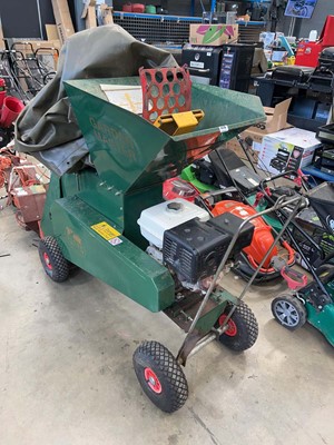 Lot 4176 - Garden Master 2 wheeled petrol garden shredder