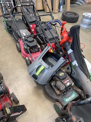 Lot 4185 - Qualcast petrol rotary mower