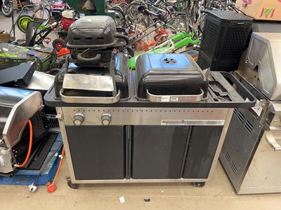Lot 4215 - Gas BBQ plus small gas grill