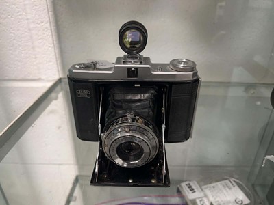 Lot 2089 - Zeiss Ikon Nettar camer, plus lens