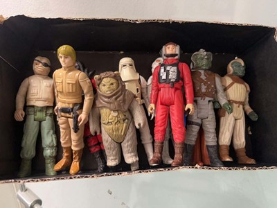 Lot 2094 - Box of Star Wars figures