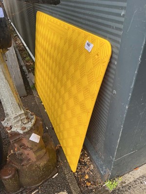 Lot 4267 - Yellow trench cover plus blue barrel