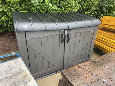 Lot 4275 - Plastic garden storage shed