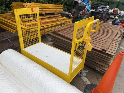 Lot 4279 - 4 wheeled metal industrial trolley