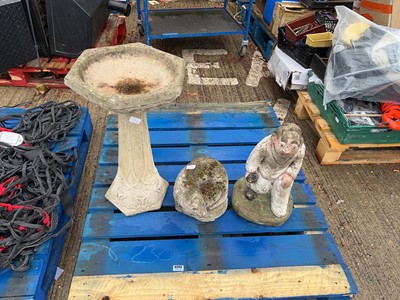 Lot 4293 - Concrete garden bord bath, ornaments of an...