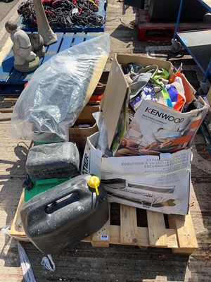 Lot 4294 - 2 pallets of slings, strimmer, rakes, drill...