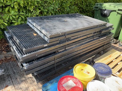 Lot 4295 - Quantity of grey metal mesh compound panels