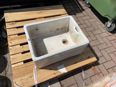 Lot 4299 - White ceramic Belfast sink