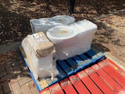 Lot 4306 - 2 white ceramic toilets`