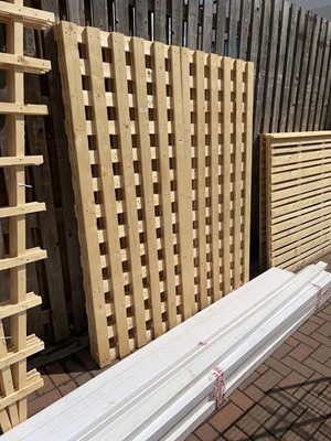 Lot 4322 - 6 wooden slatted garden fence panels
