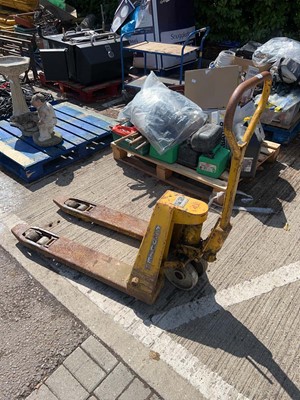 Lot 4326 - 2000kg pallet truck