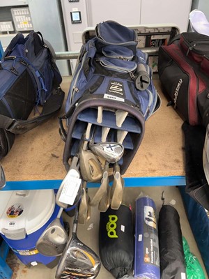 Lot 4363 - Taylor Made golf bag with golf clubs...