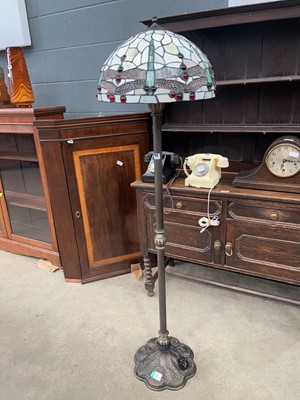 Lot 5102 - Tiffany style dragonfly patterned floor lamp