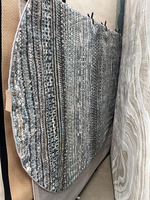 Lot 5006 - Oval carpet, multicoloured