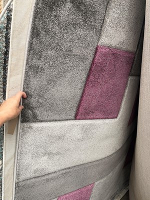 Lot 5008 - Large carpet, grey and silver