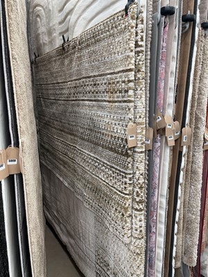 Lot 5010 - Large carpet, beige and cream