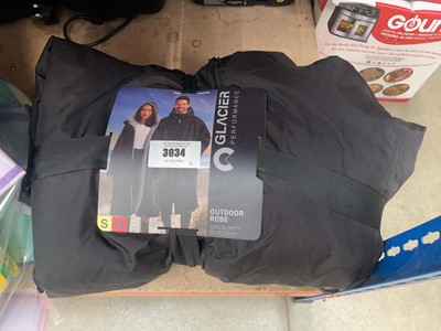 Lot 3034 - Glacier Performance outdoor robe