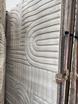 Lot 5011 - Large carpet, faux sheepskin