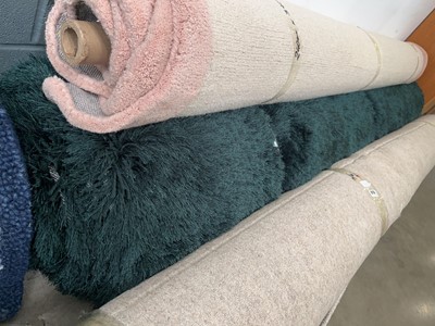 Lot 5123 - Shagpile carpet in green