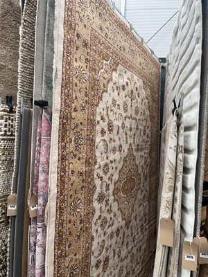 Lot 5018 - Large carpet, floral multicoloured