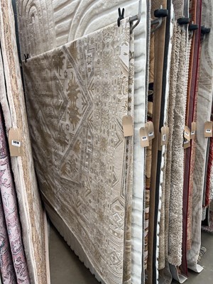 Lot 5019 - Large carpet, floral beige and cream