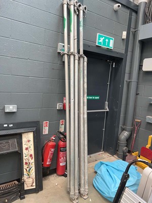 Lot 4381 - 4 aluminium scaffold tower supports