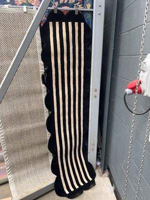 Lot 5075 - Wavy edged carpet runner, beige and black