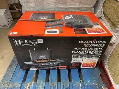 Lot 4421 - Blackstone 36 gas BBQ
