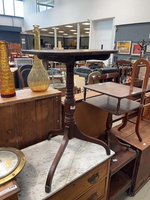 Lot 5171 - Oak tripod table