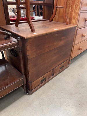 Lot 5174 - Oak mule chest