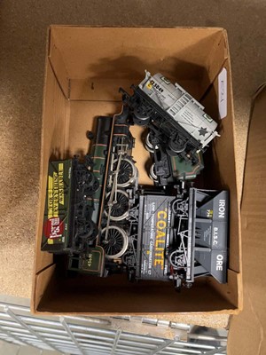 Lot 2134 - Box containing train and wagons