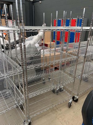 Lot 4480 - 4 wheeled 4 tiered metal wire shelving rack
