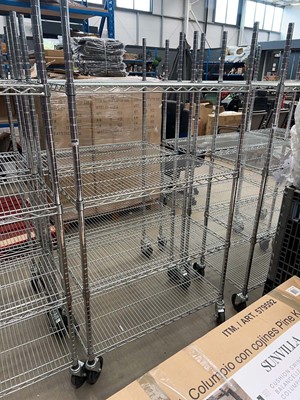 Lot 4484 - 4 wheeled 4 tiered metal wire shelving rack