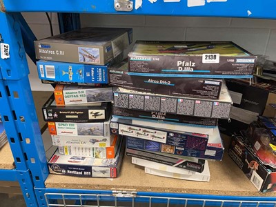 Lot 2138 - Large collection of model kits depicting WW1...