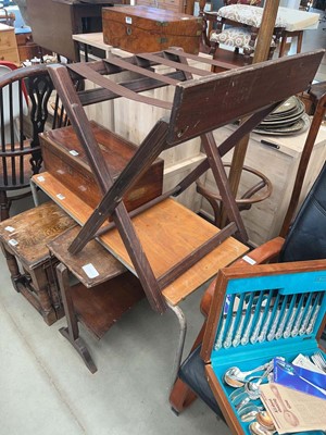 Lot 5221 - Folding luggage rack and folding desk