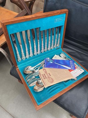 Lot 5222 - Oneida cutlery canteen