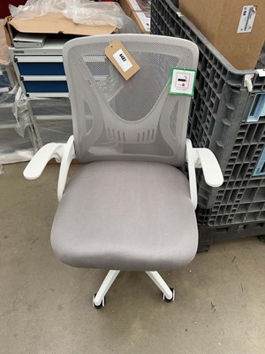 Lot 4487 - Grey mesh office chair