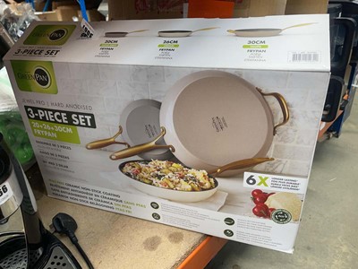 Lot 3067 - Green pan durapro pan set