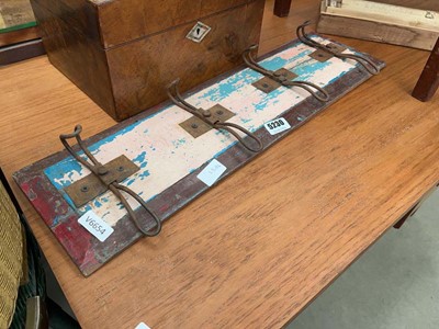 Lot 5230 - Painted metal coat rack with 4 hooks