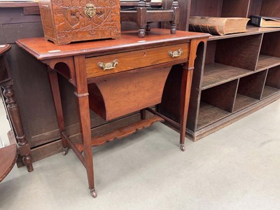 Lot 5259 - Edwardian single drawer desk