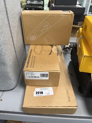 Lot 2216 - BT Smart Hub 2, broadband battery back up & EE...