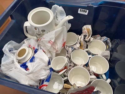 Lot 5280 - Box of Meakin poppy pattern tea service