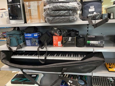 Lot 2229 - Qty of various cameras and camera equipment