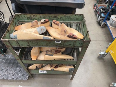 Lot 4544 - 3 tier metal storage rack with quantity of...