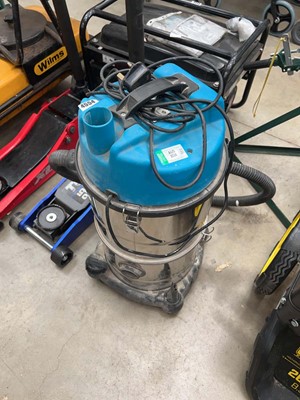 Lot 4554 - Industrial vacuum