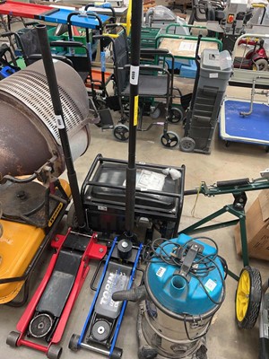 Lot 4555 - Torin 2.5 tonne trolley jack