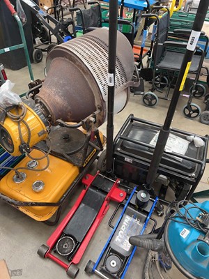 Lot 4556 - Car trolley jack