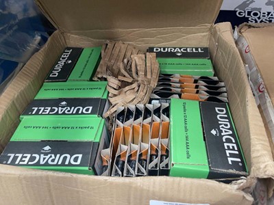 Lot 3152 - Box of AAA Duracell batteries