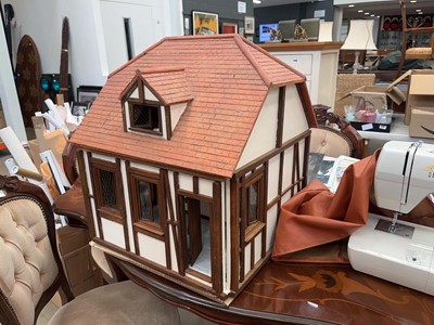Lot 5321 - Dolls house