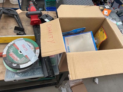 Lot 4581 - Various ratchet straps, organising box with...